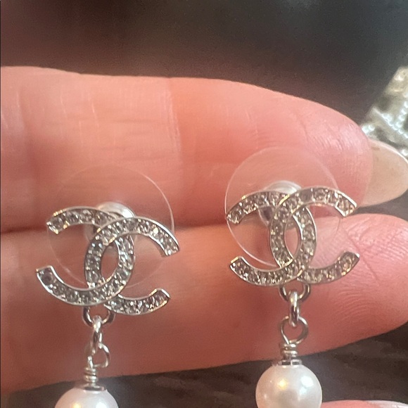 Elegant Silver and Green Star Drop Earrings - Picture 5 of 6